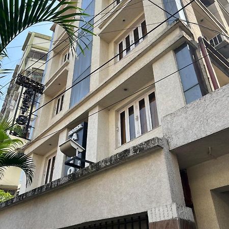 Hotel Aston Колката Екстериор снимка