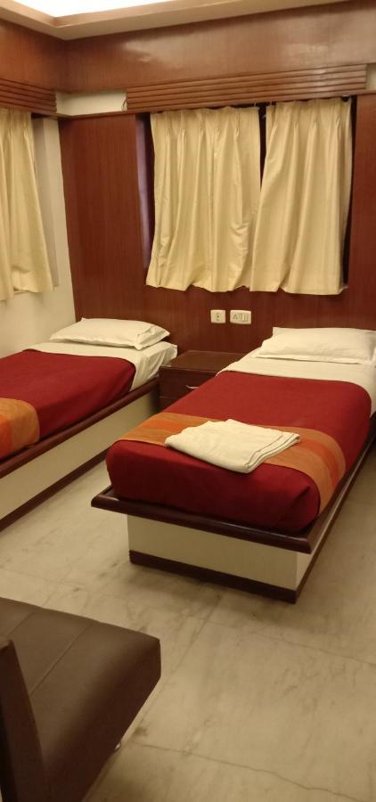 Hotel Aston Колката Екстериор снимка