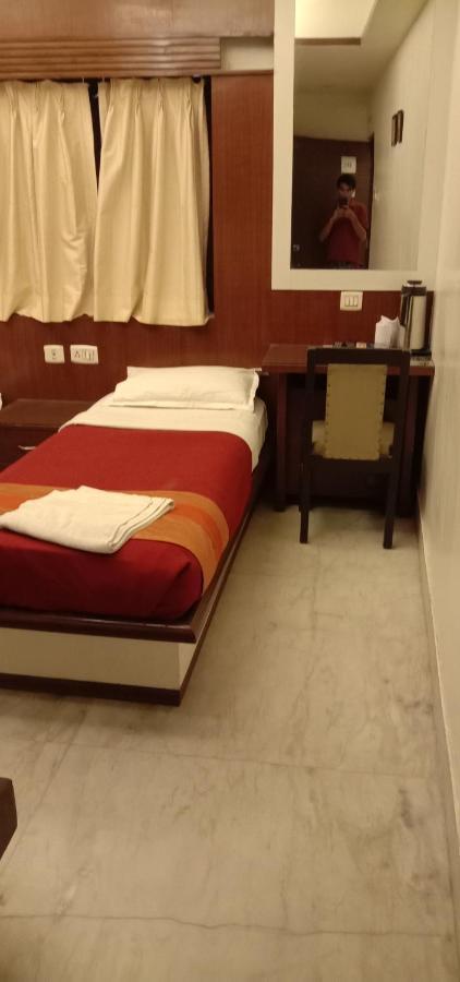 Hotel Aston Колката Екстериор снимка
