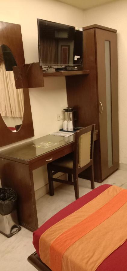 Hotel Aston Колката Екстериор снимка