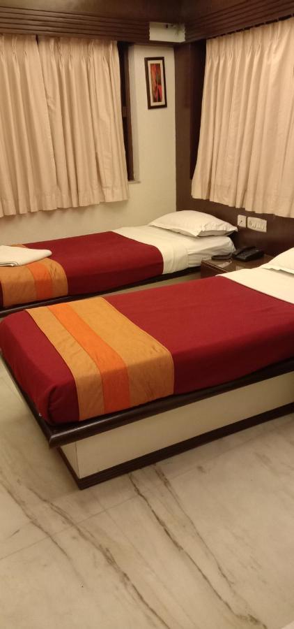 Hotel Aston Колката Екстериор снимка