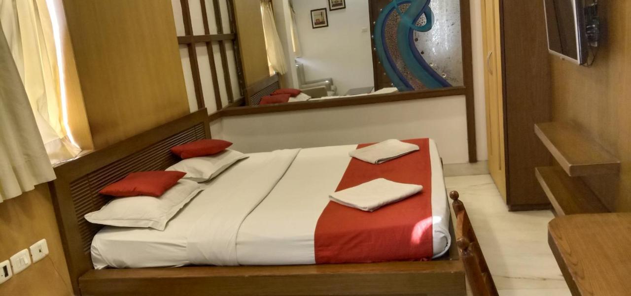 Hotel Aston Колката Екстериор снимка