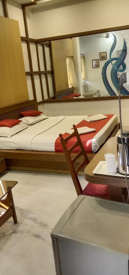 Hotel Aston Колката Екстериор снимка