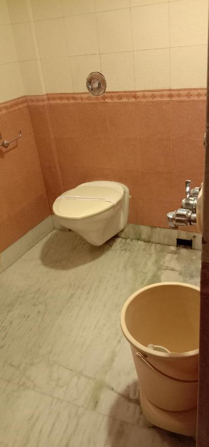 Hotel Aston Колката Екстериор снимка