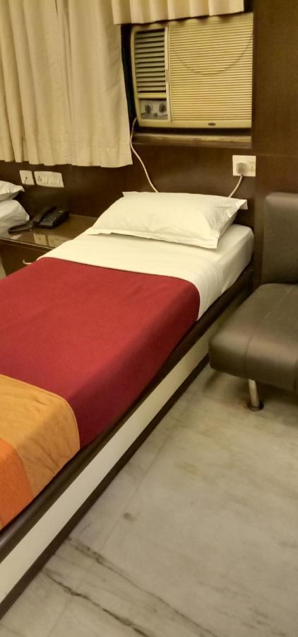 Hotel Aston Колката Екстериор снимка
