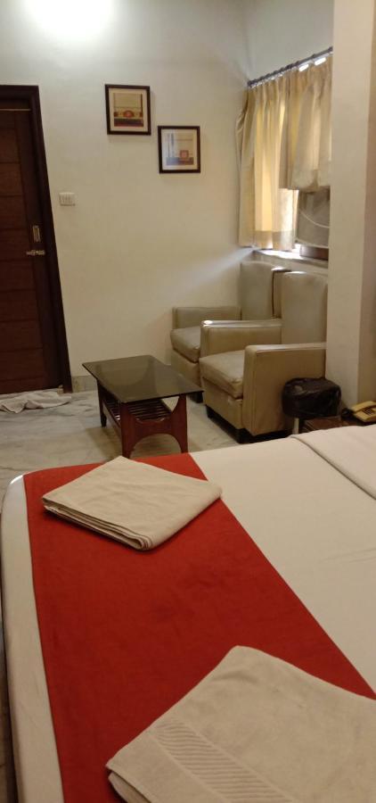 Hotel Aston Колката Екстериор снимка