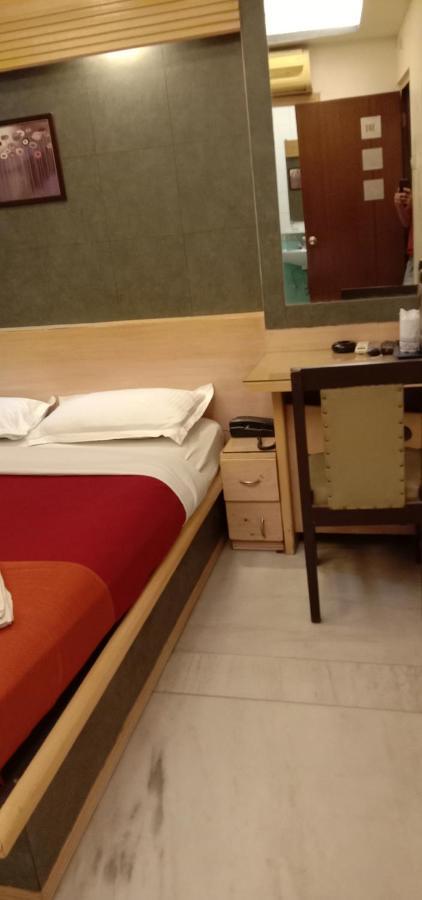 Hotel Aston Колката Екстериор снимка