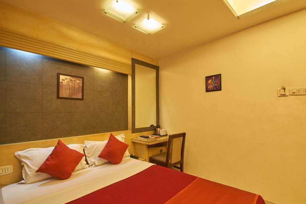 Hotel Aston Колката Стая снимка