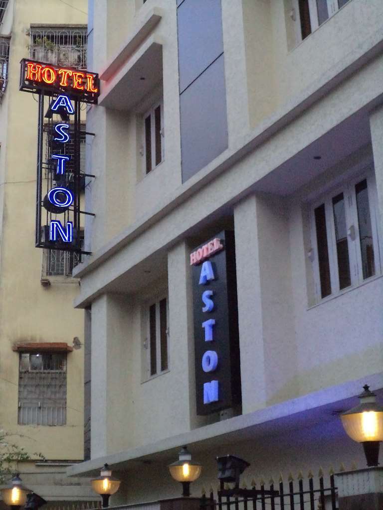 Hotel Aston Колката Екстериор снимка